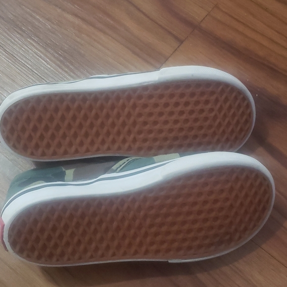 Vans - Picture 6 of 6